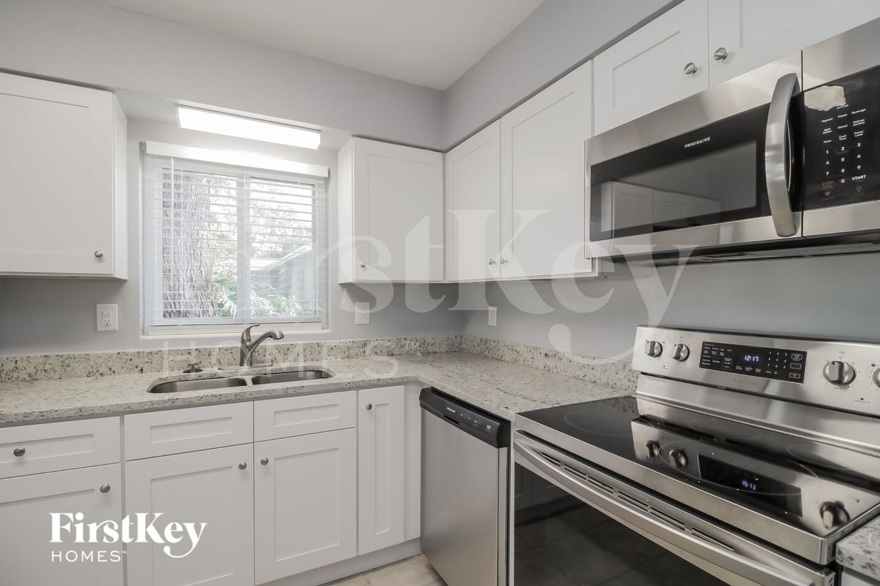 622 Ellsworth St - Photo 7 of 15