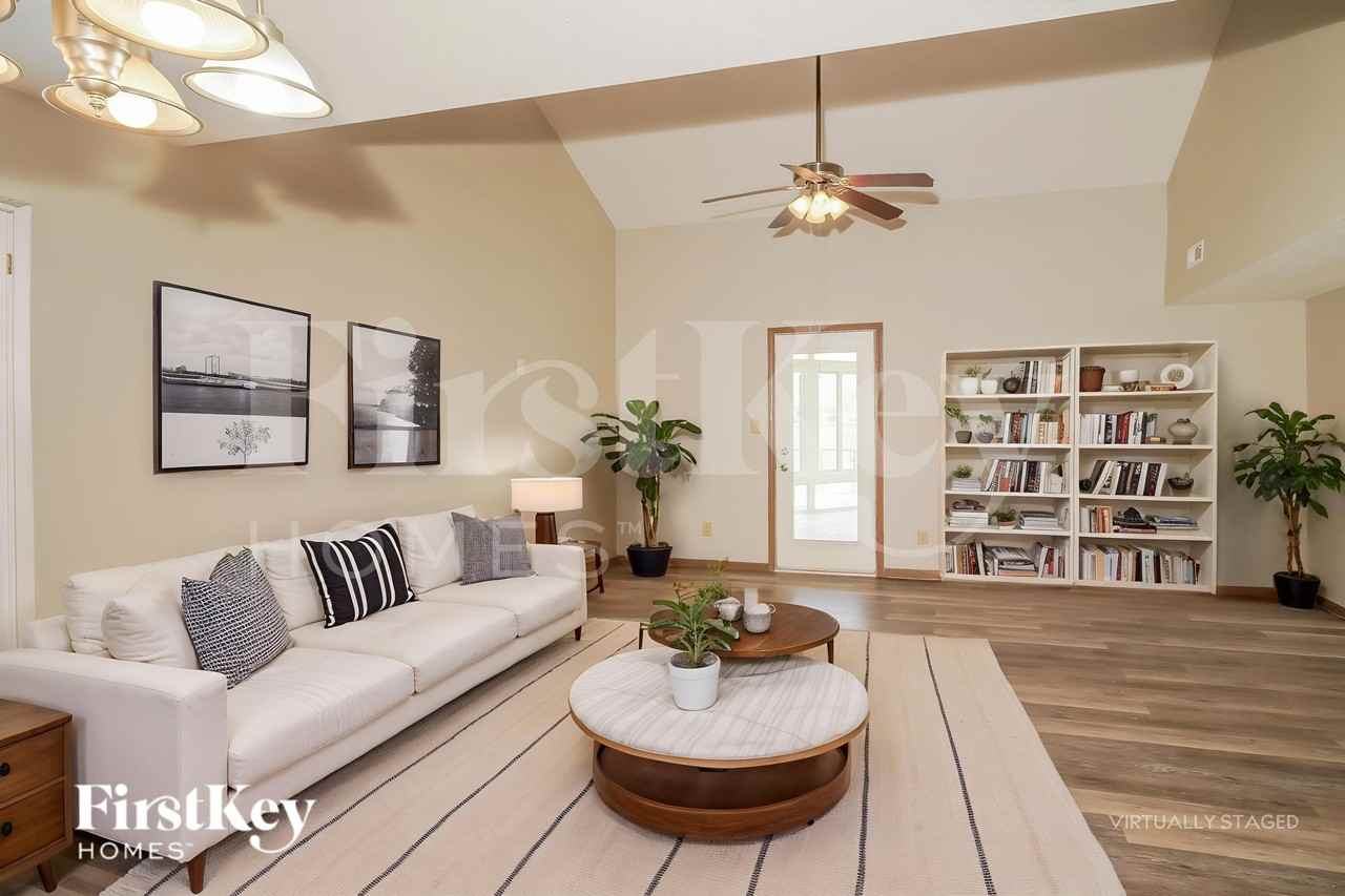 2891 Fieldstone Ct - Photo 4 of 19