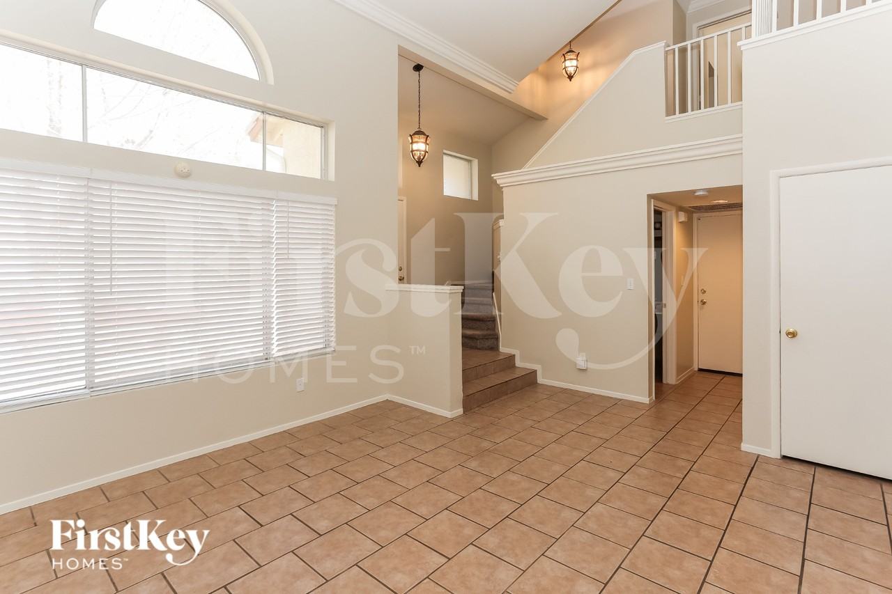 1673 Black Hills Way - Photo 5 of 19