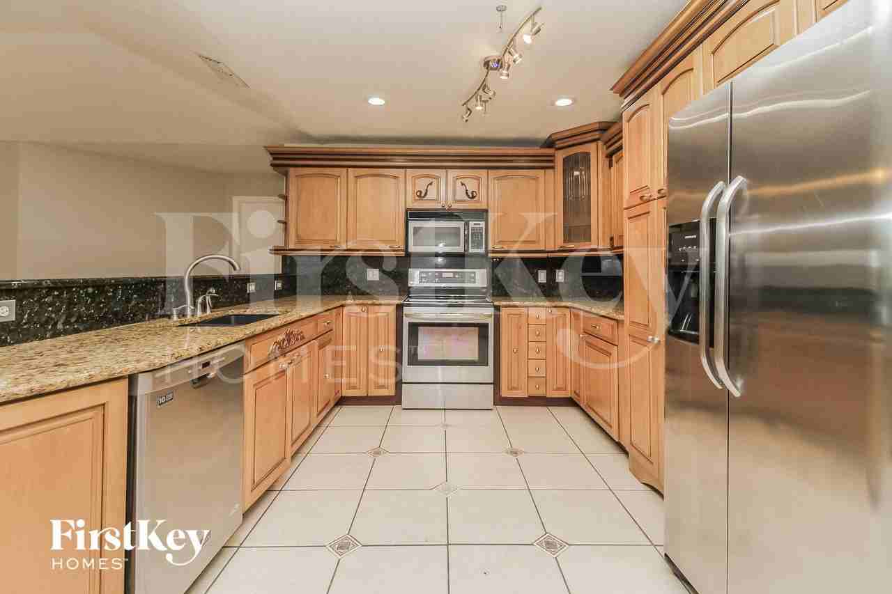 372 Fairgreen Pl - Photo 4 of 15