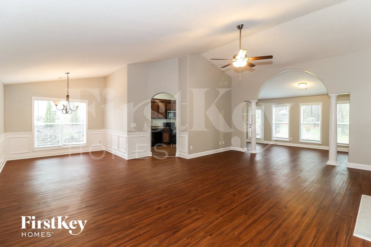 214 Falling Leaf Ln - Photo 3 of 15