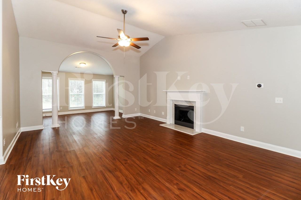 214 Falling Leaf Ln - Photo 4 of 15