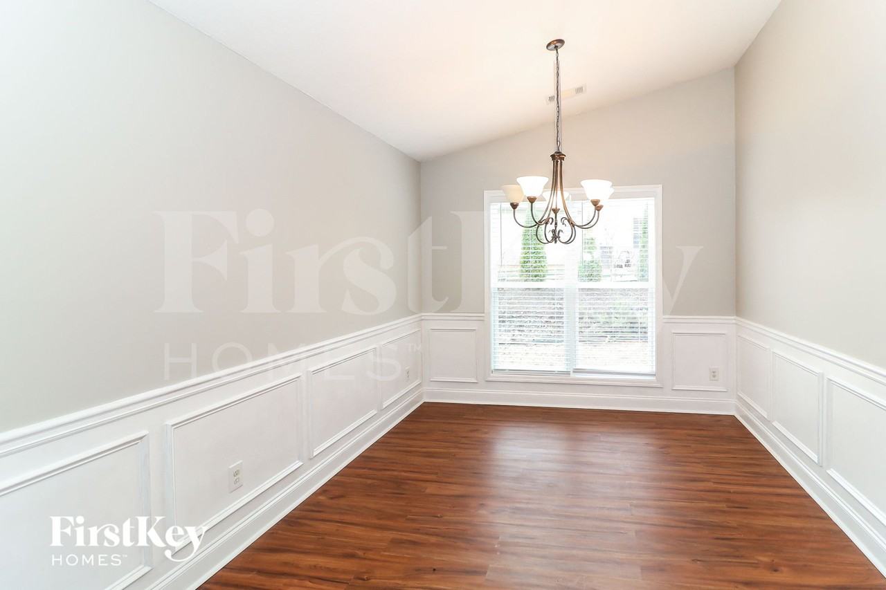 214 Falling Leaf Ln - Photo 5 of 15