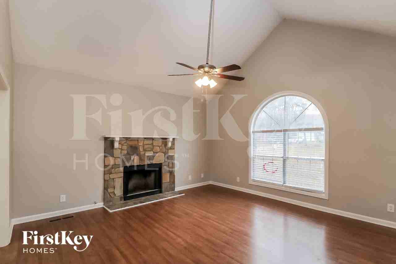 2570 Paul Thomas Dr - Photo 2 of 18