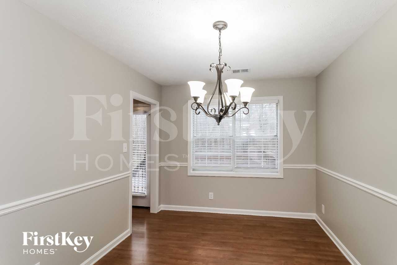 2570 Paul Thomas Dr - Photo 5 of 18
