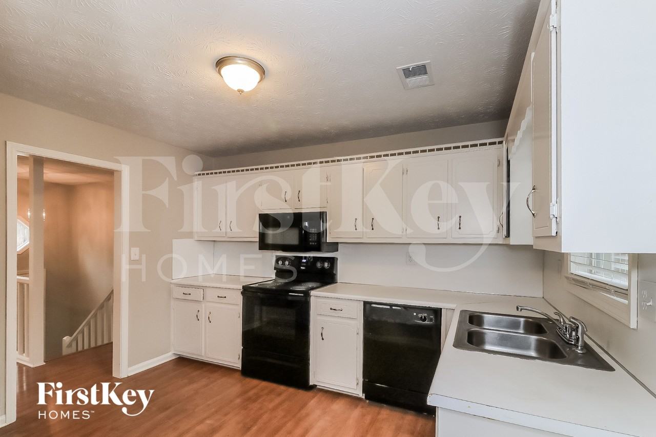 2570 Paul Thomas Dr - Photo 7 of 18