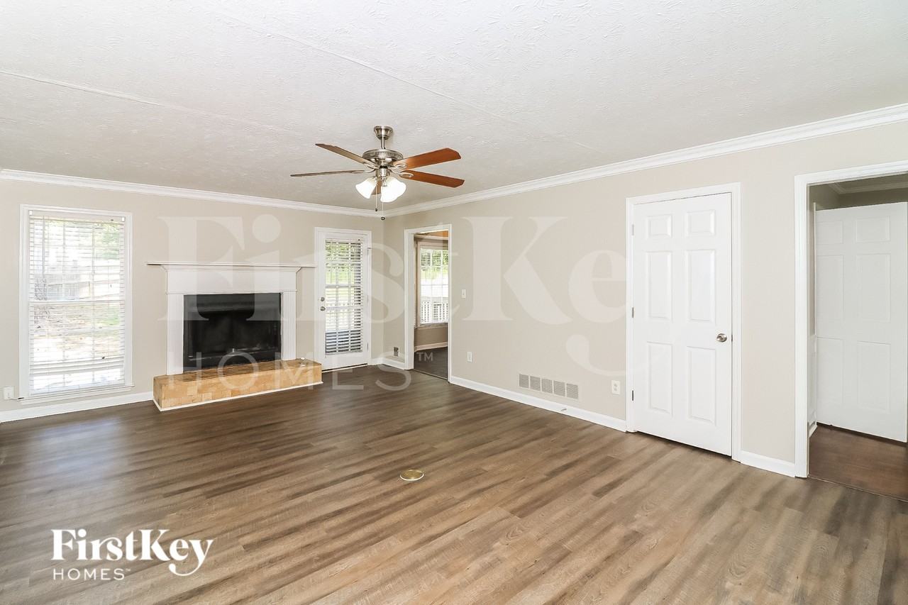1948 Winding Creek Ln Sw - Photo 4 of 16