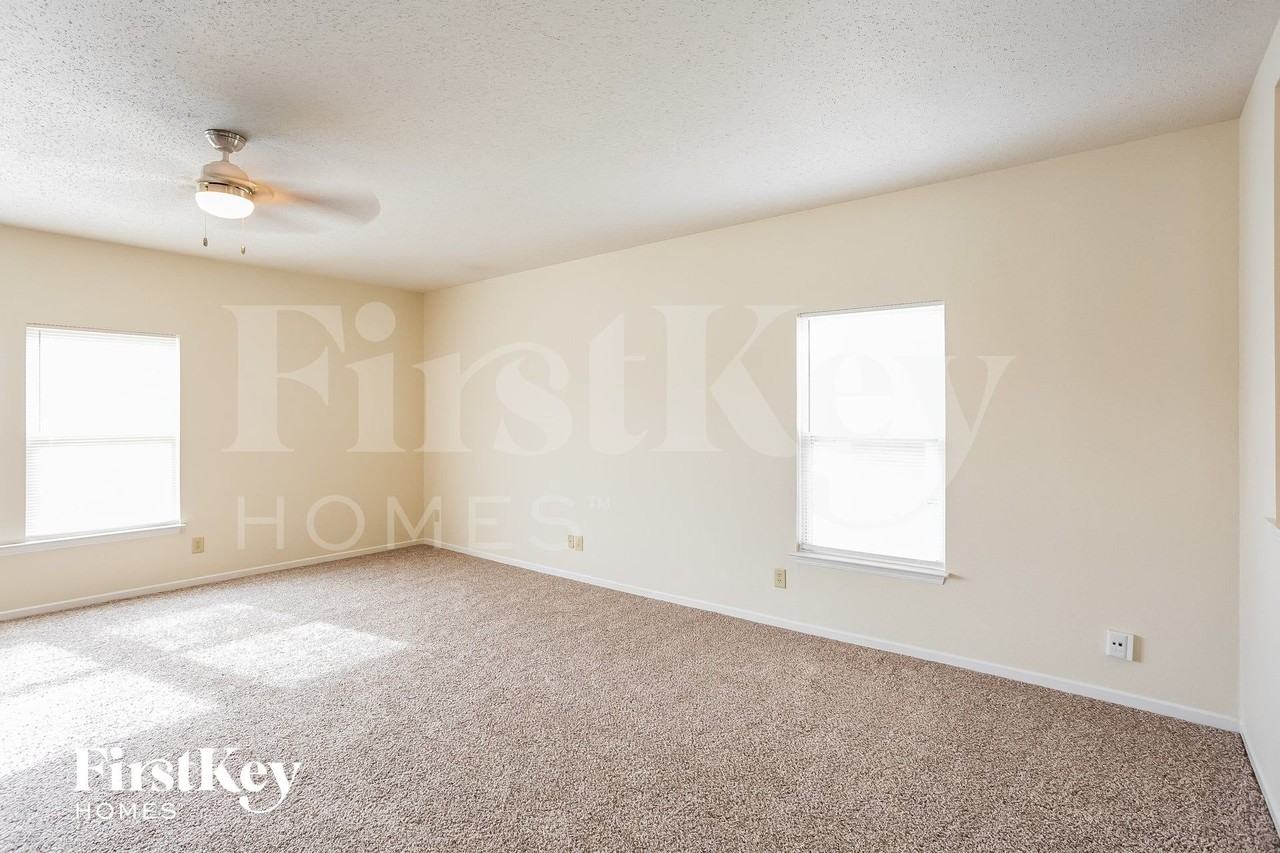 1079 King Maple Dr - Photo 2 of 15