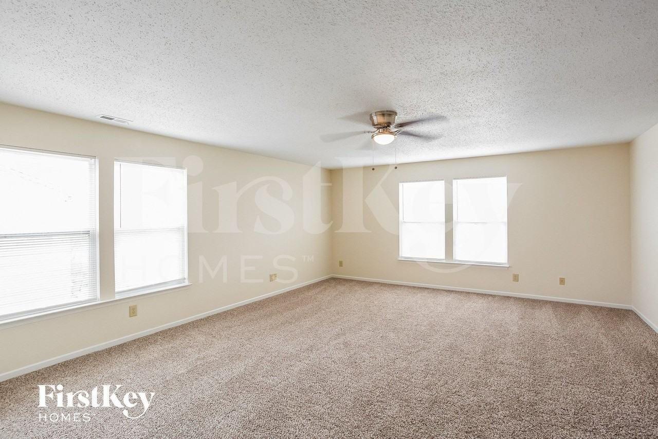 1079 King Maple Dr - Photo 4 of 15
