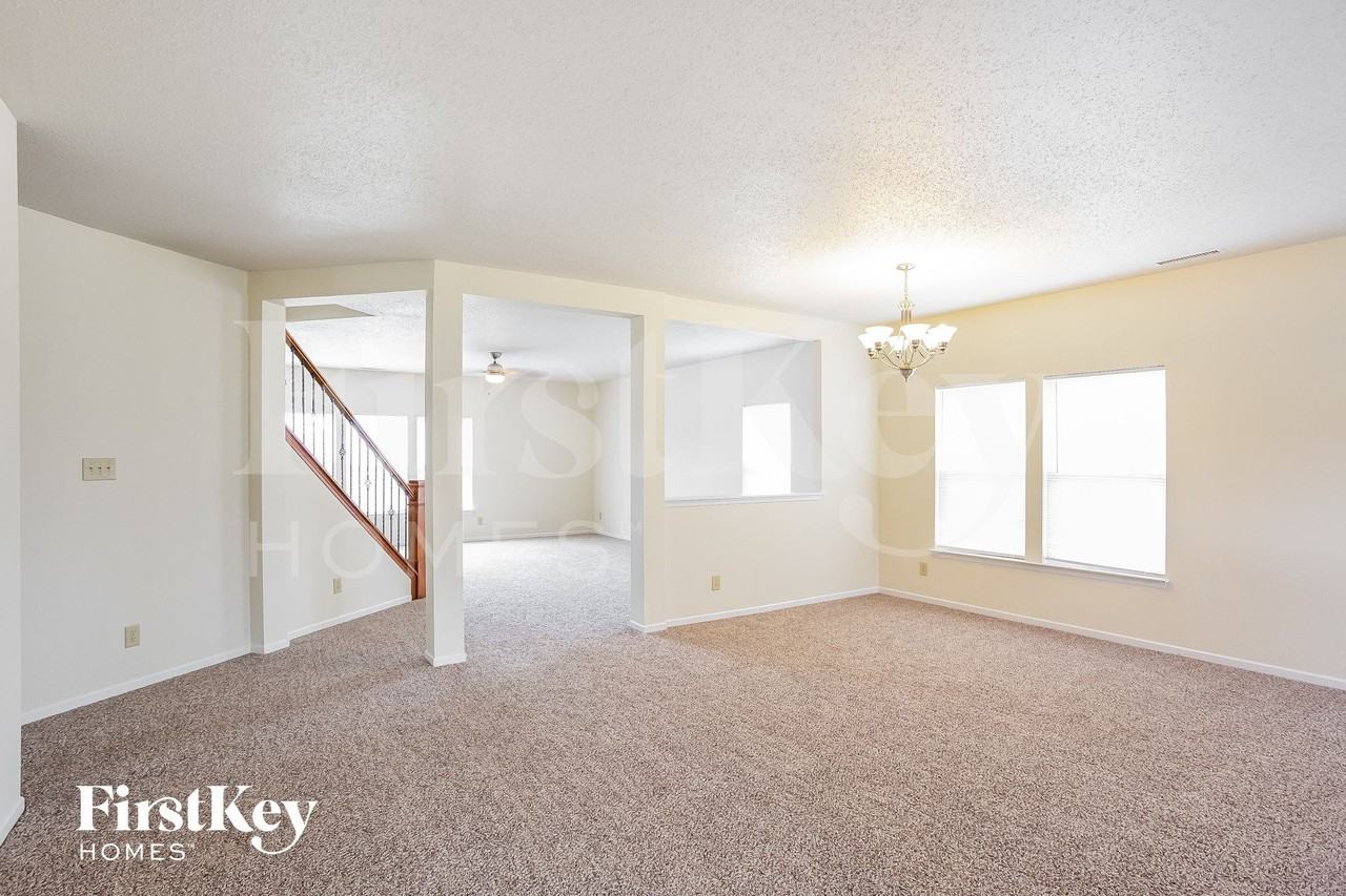 1079 King Maple Dr - Photo 5 of 15