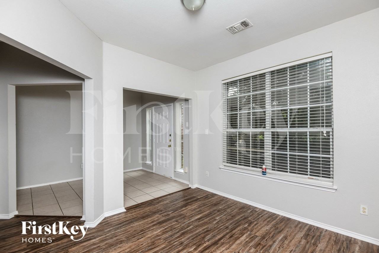 962 Heather St - Photo 2 of 15