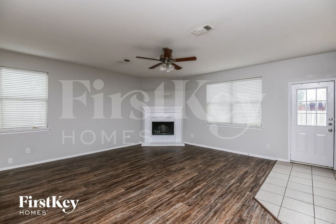 962 Heather St - Photo 3 of 15