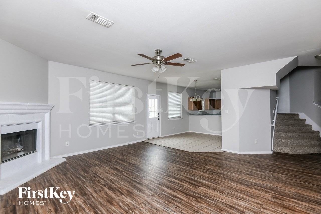 962 Heather St - Photo 4 of 15