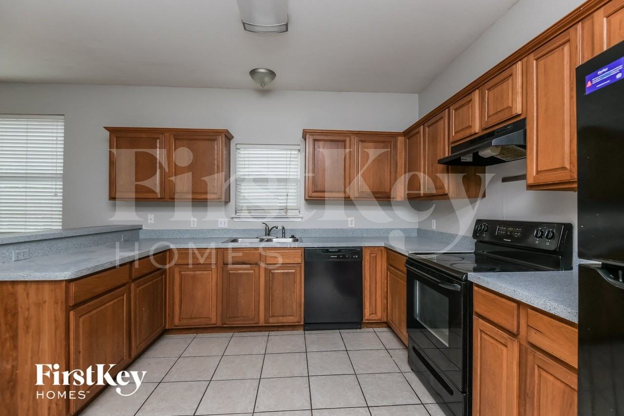 962 Heather St - Photo 6 of 15
