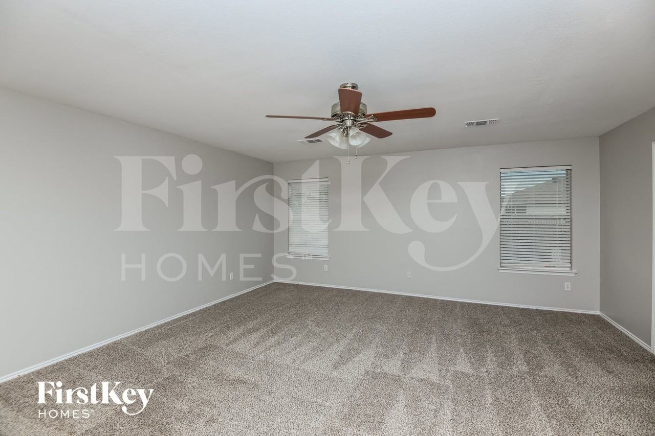 962 Heather St - Photo 7 of 15