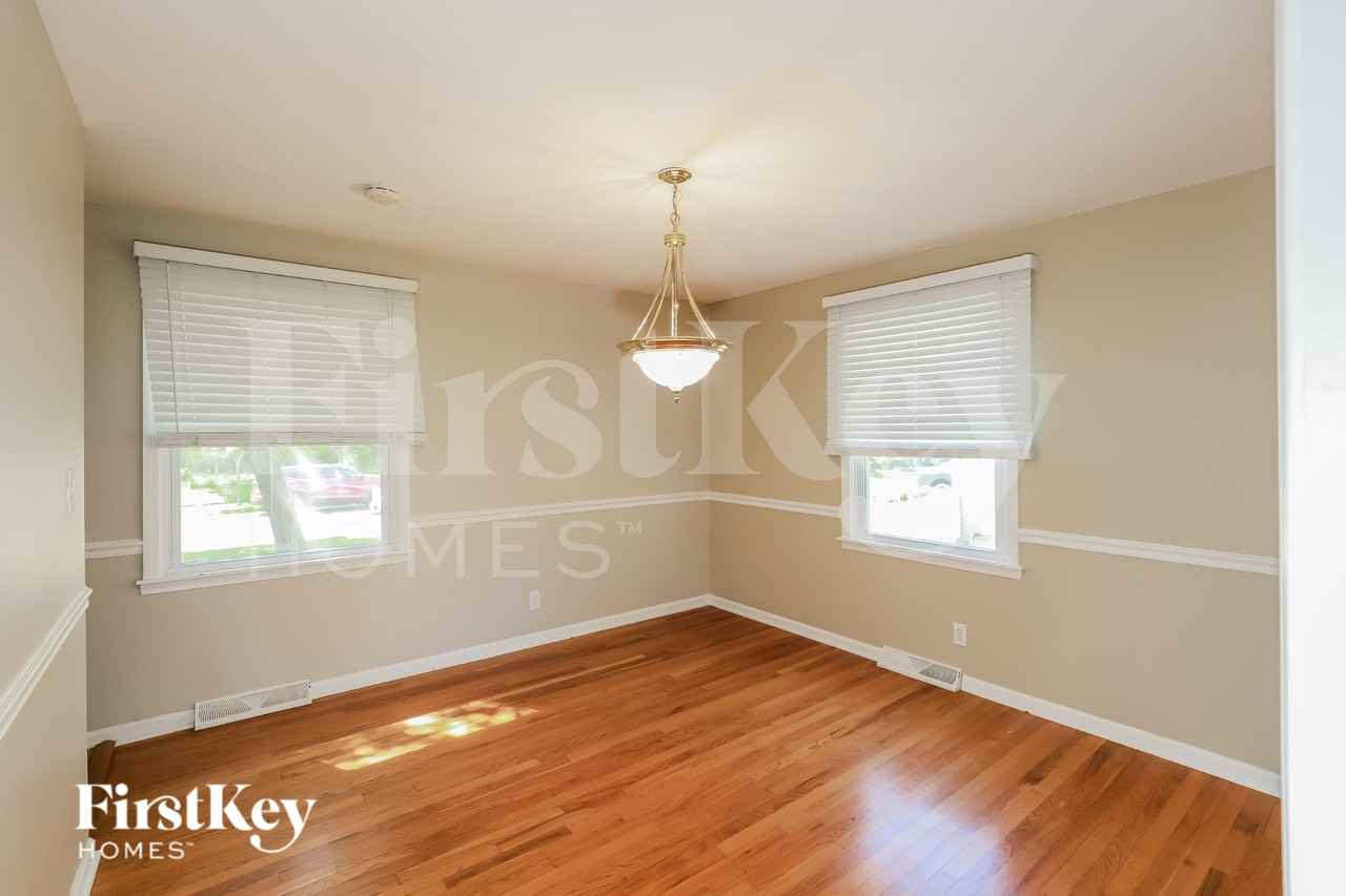8408 W 89th St - Photo 4 of 16