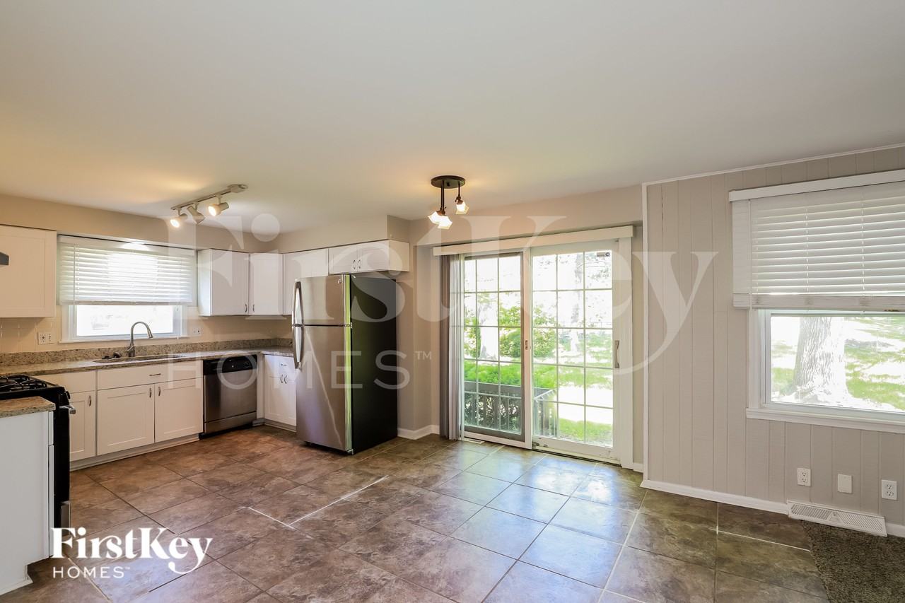 8408 W 89th St - Photo 5 of 16