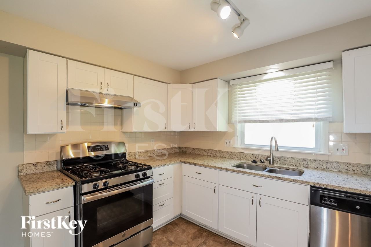 8408 W 89th St - Photo 6 of 16