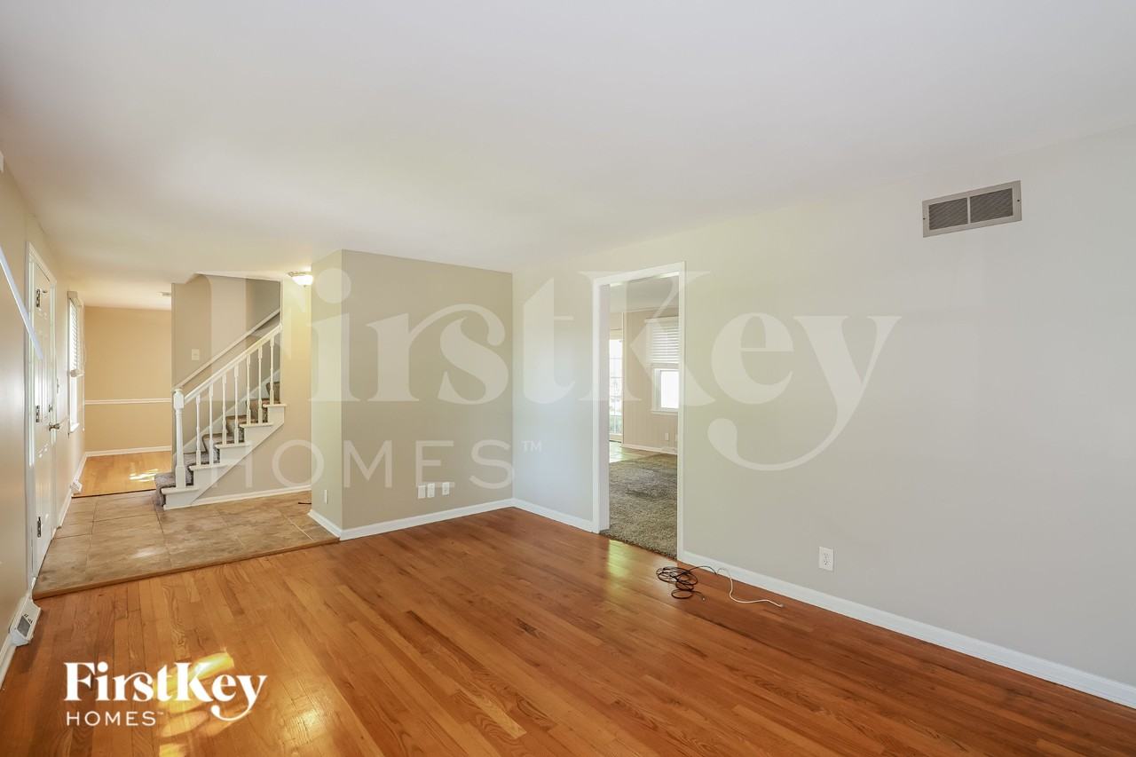 8408 W 89th St - Photo 7 of 16