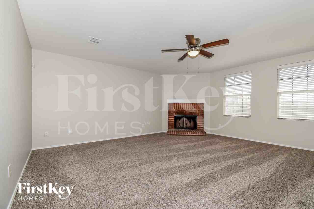 609 Rosemary Dr - Photo 3 of 20