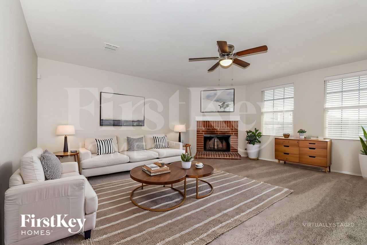 609 Rosemary Dr - Photo 4 of 20