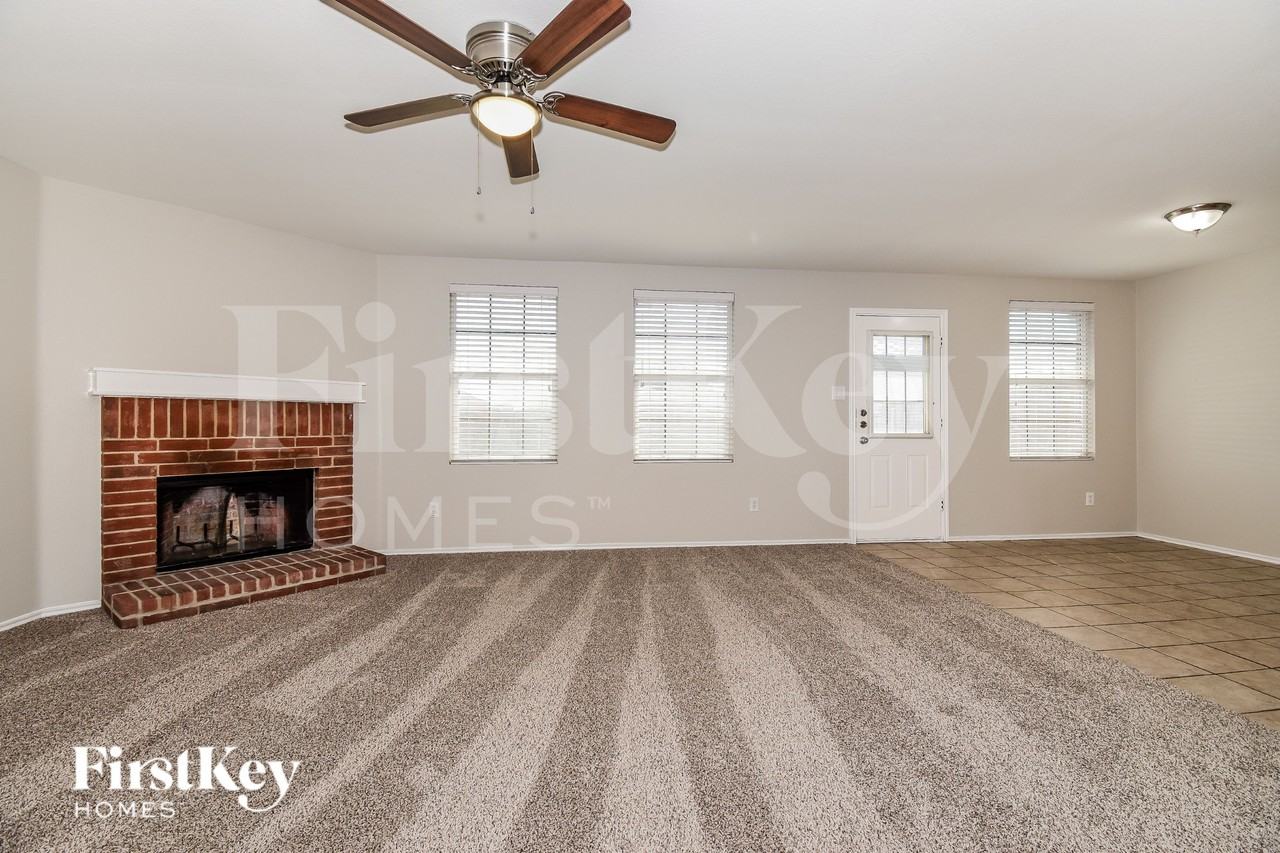 609 Rosemary Dr - Photo 5 of 20