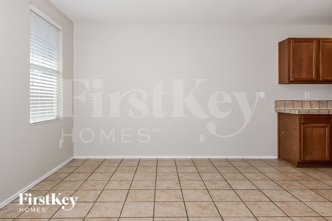609 Rosemary Dr - Photo 6 of 20