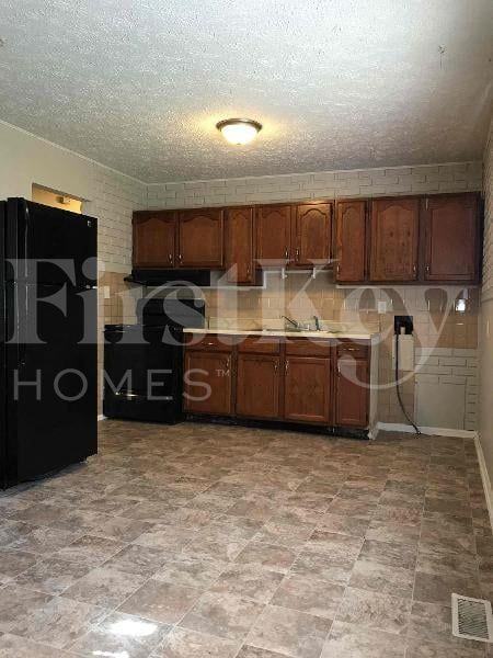 6039 Penway St - Photo 5 of 12