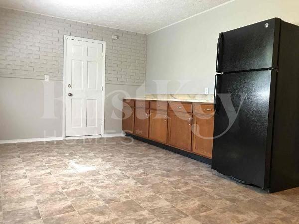6039 Penway St - Photo 6 of 12