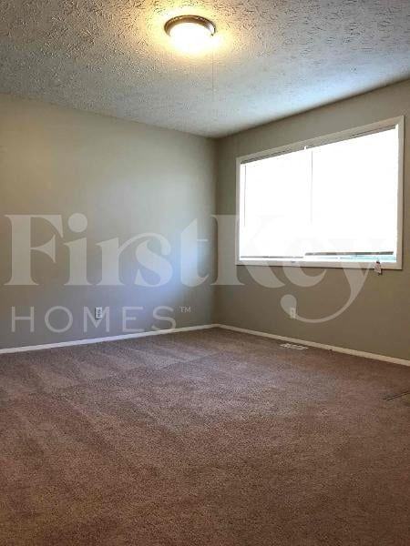 6039 Penway St - Photo 7 of 12