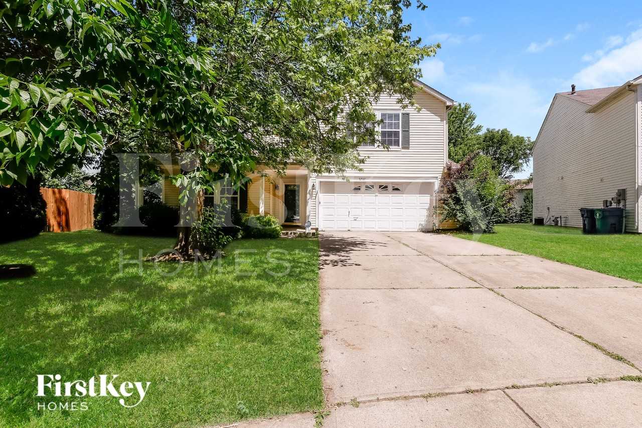 5757 N Plymouth Ct - Photo 3 of 17