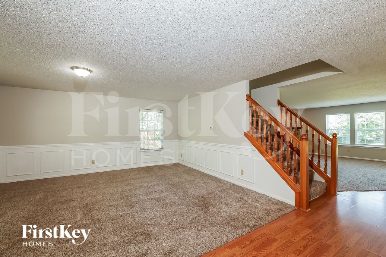 5757 N Plymouth Ct - Photo 4 of 17