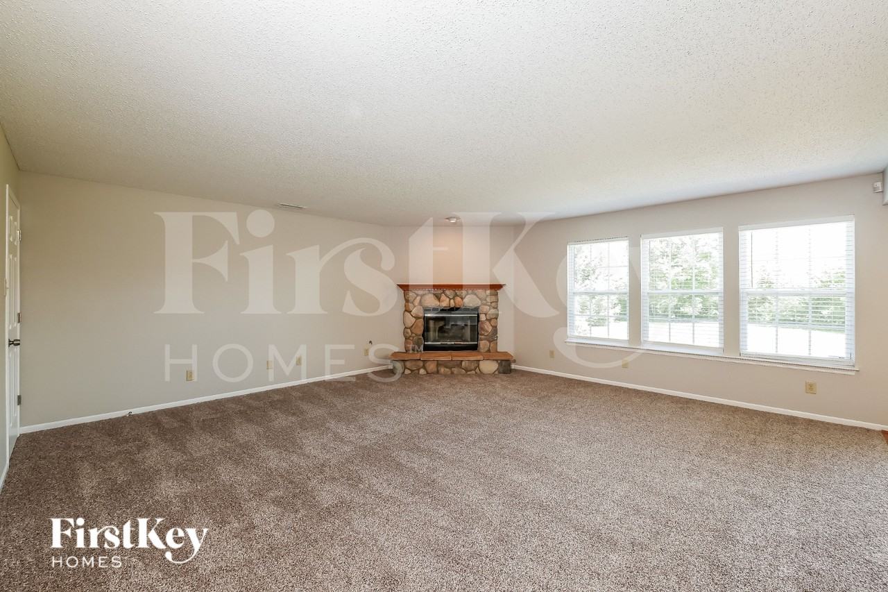 5757 N Plymouth Ct - Photo 5 of 17