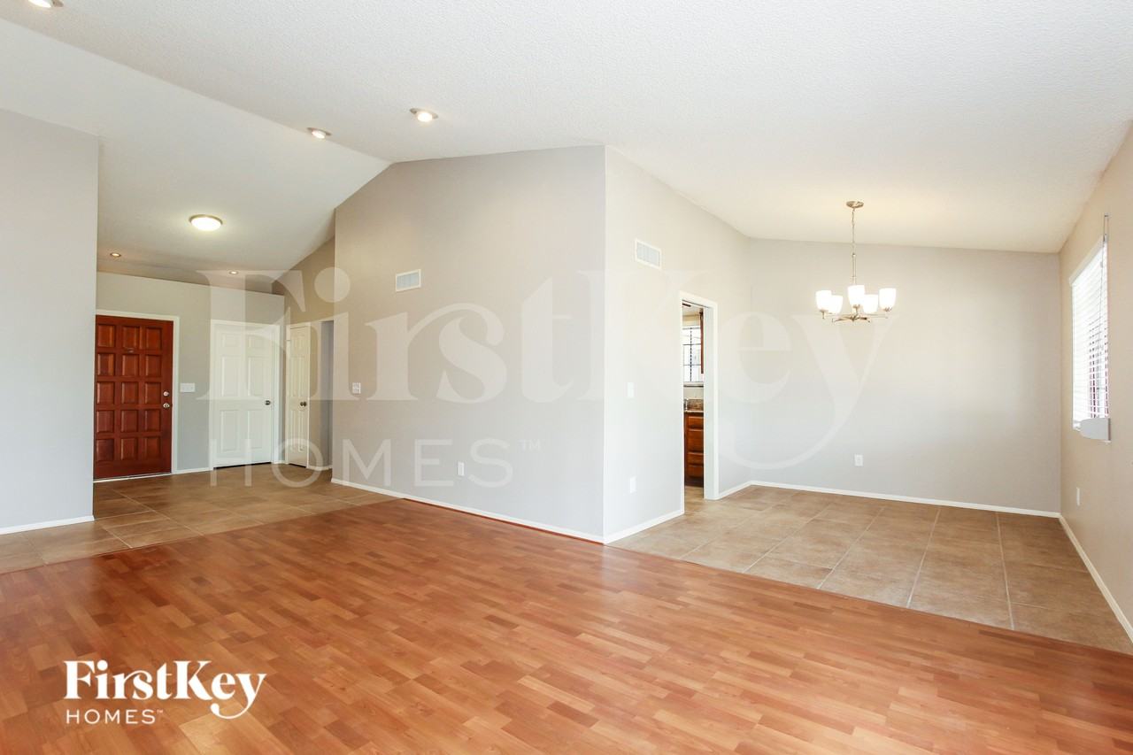 4323 E Beck Ln - Photo 5 of 18