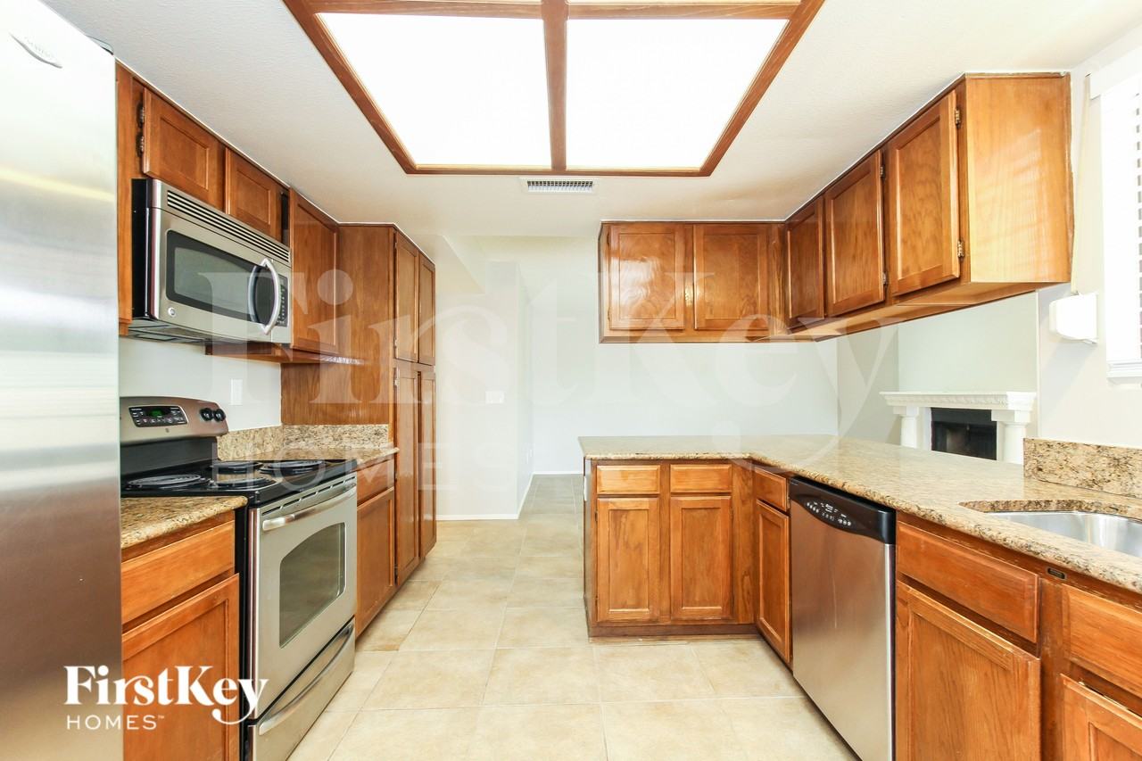 4323 E Beck Ln - Photo 7 of 18