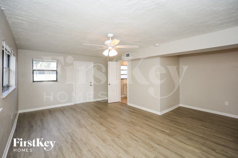 3751 Nwstreet - Photo 3 of 15
