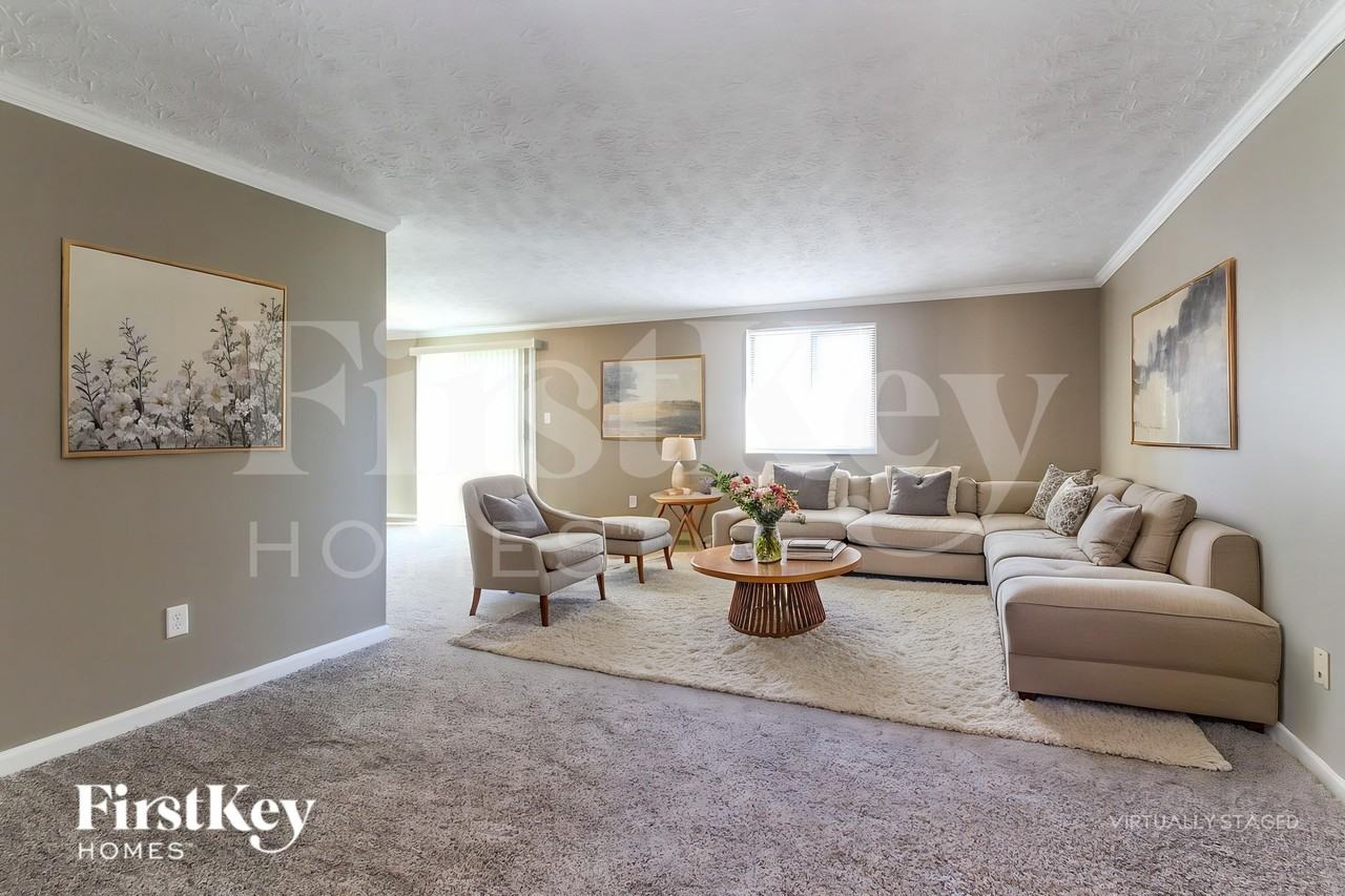 3735 Valley Lake Dr - Photo 4 of 19