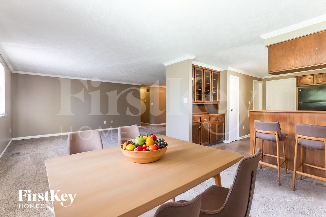 3735 Valley Lake Dr - Photo 7 of 19