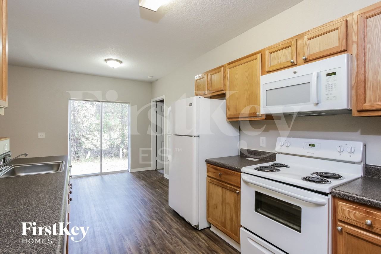 3422 Renault Cir - Photo 4 of 15