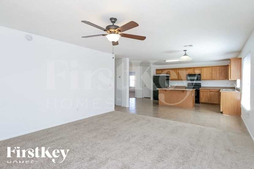33140 N Cat Hills Ave - Photo 3 of 15