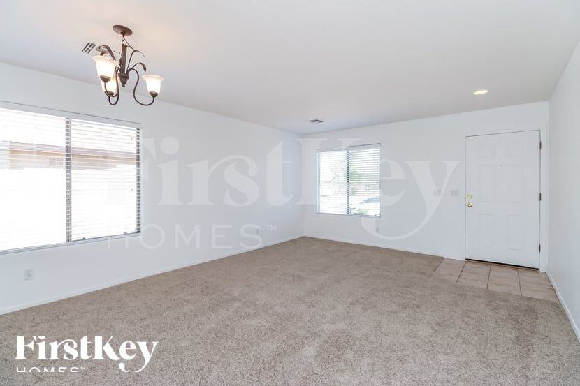 33140 N Cat Hills Ave - Photo 4 of 15