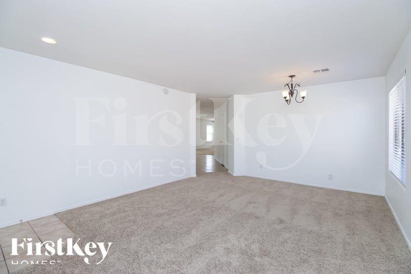 33140 N Cat Hills Ave - Photo 5 of 15