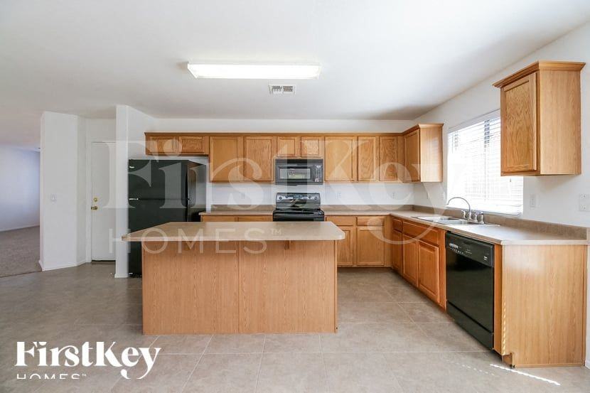 33140 N Cat Hills Ave - Photo 7 of 15