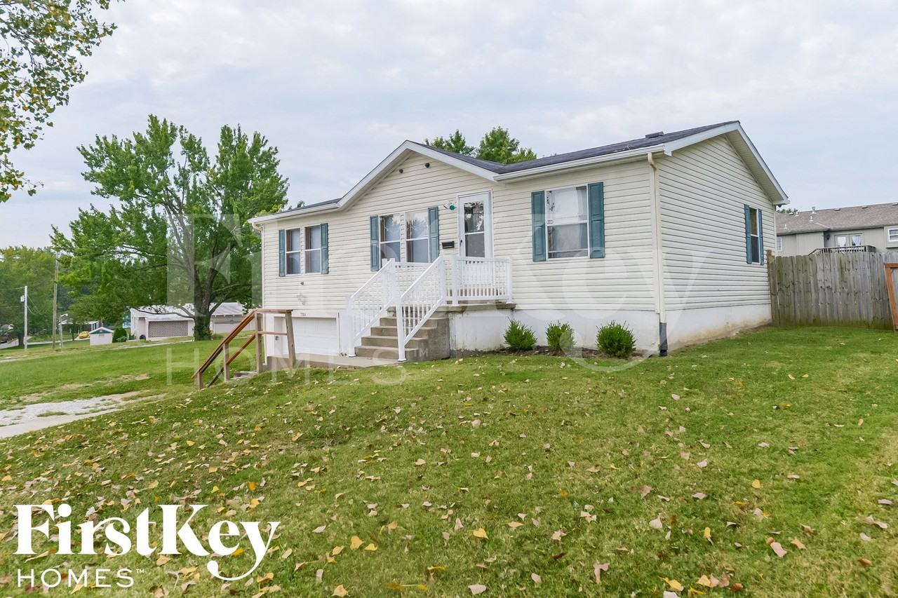 3304 N Spring St - Photo 2 of 15