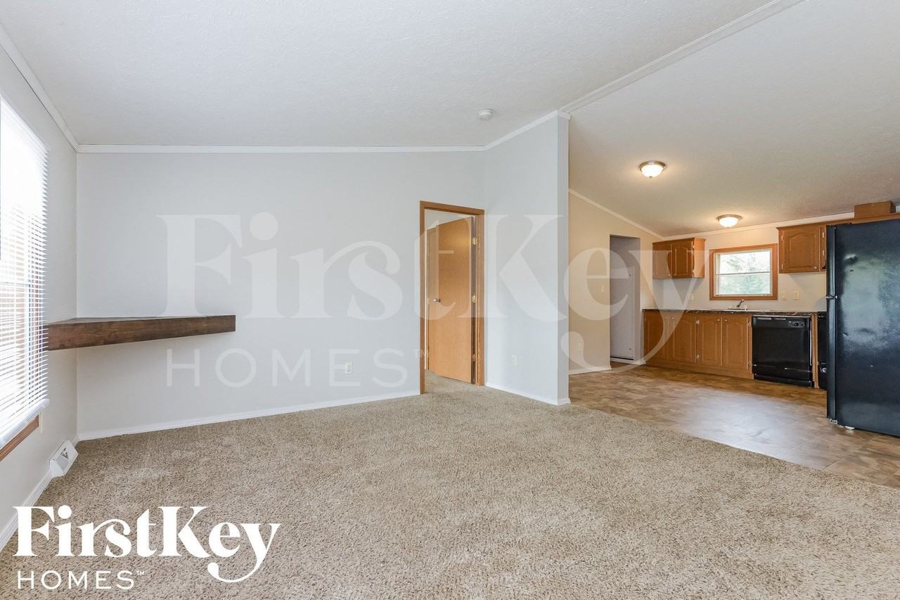 3304 N Spring St - Photo 4 of 15