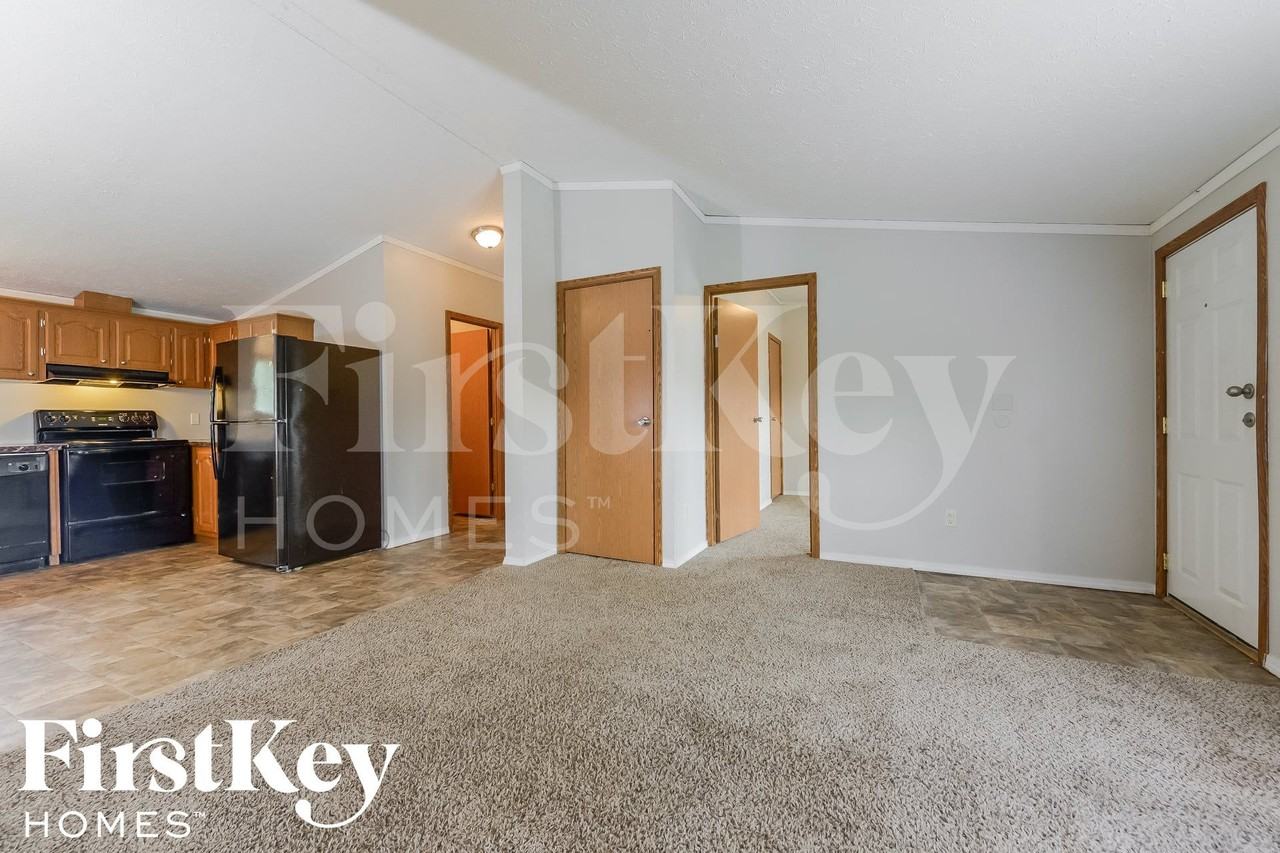 3304 N Spring St - Photo 5 of 15