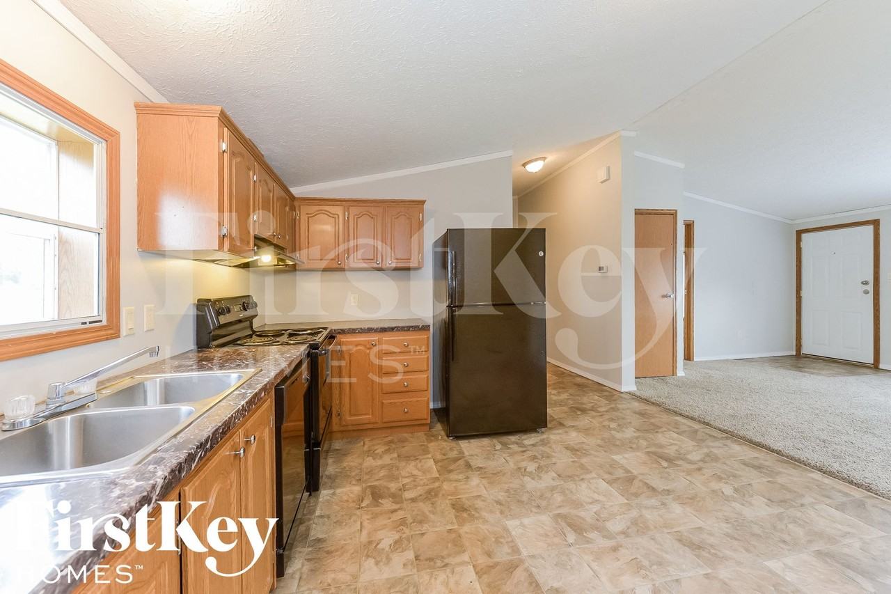 3304 N Spring St - Photo 7 of 15