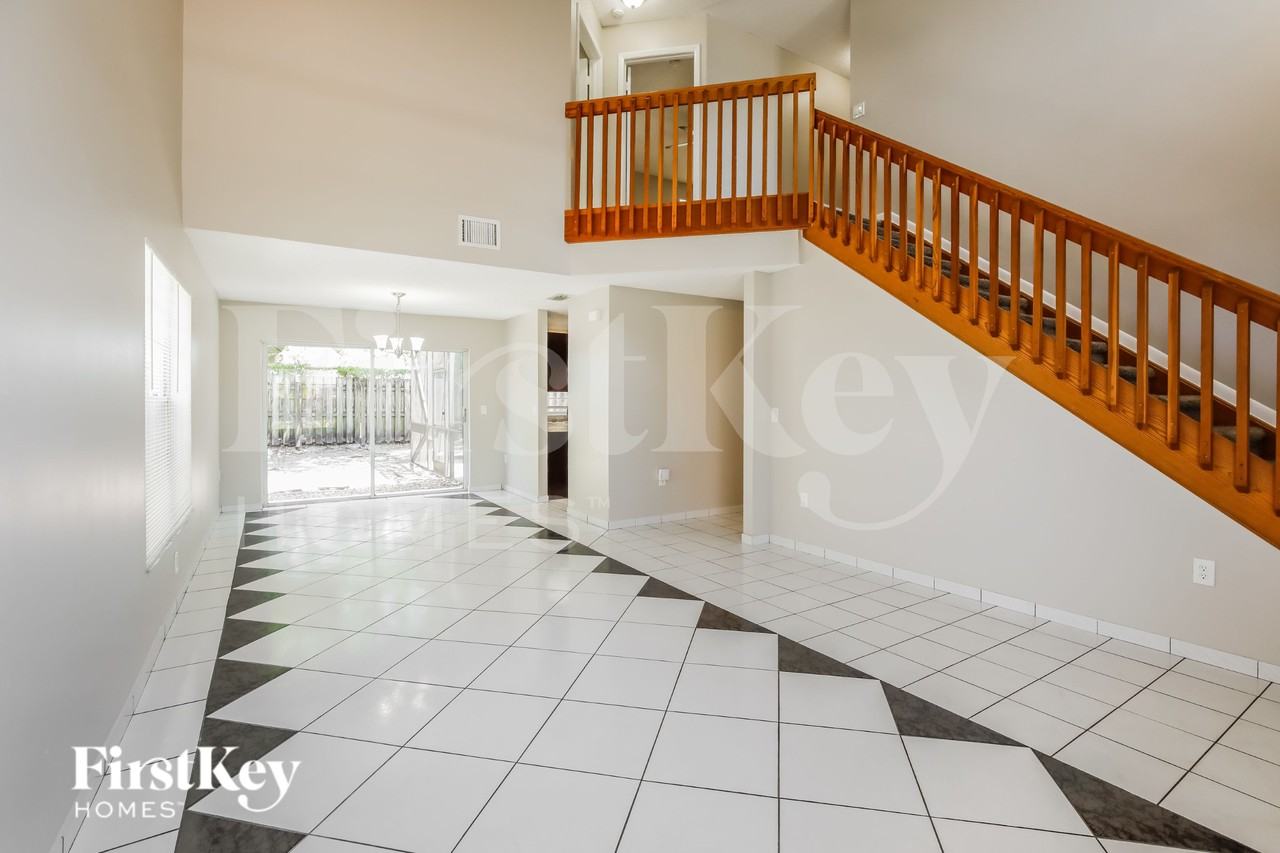 3232 Nwave - Photo 2 of 16