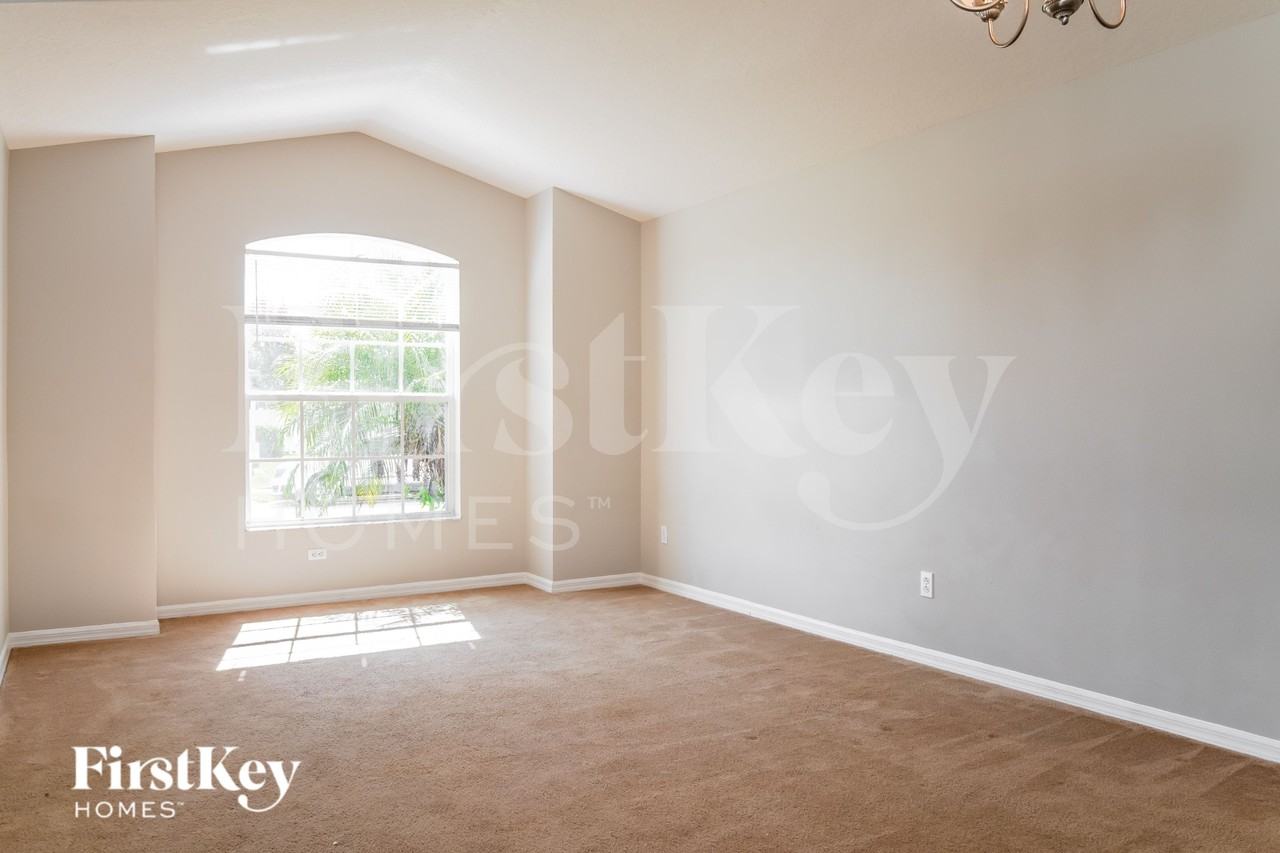 2101 Laparelle Dr - Photo 4 of 15