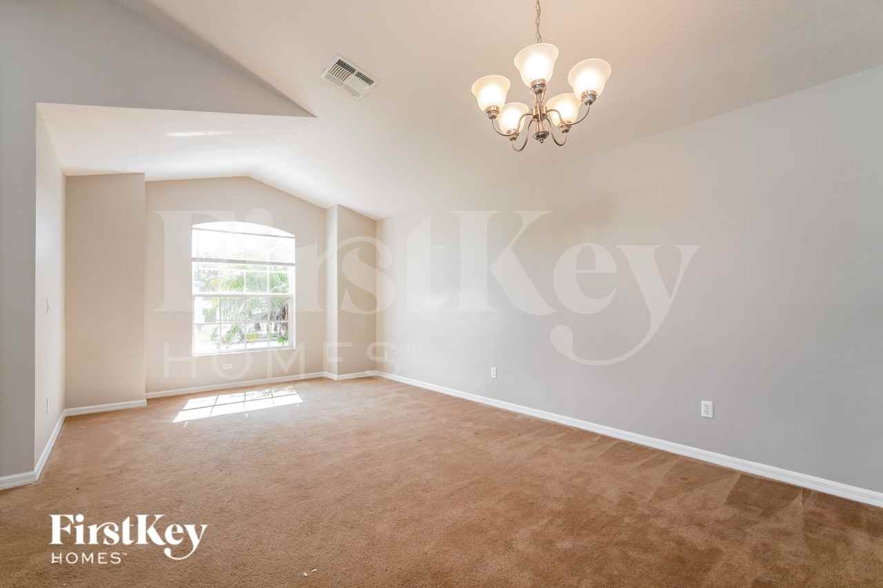 2101 Laparelle Dr - Photo 5 of 15
